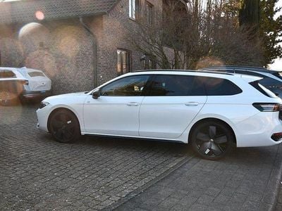 Diabase grey Neu 2025 VW Passat R-line Kombi | 45.795 € (Superpreis)