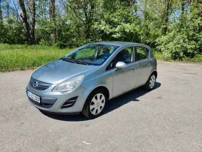 Używany Opel Corsa 69 KM (50 kW) 2012 Srebrny Hatchback