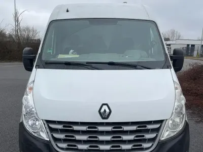 Używany Renault Master 100 KM (73 kW) 2011 Biały Sedan/Limuzyna