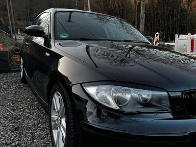 Gebraucht BMW 116 122 PS (89 kW) 2009 Schwarz Kleinwagen
