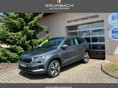 Neu Skoda Karoq Selection 150 PS (110 kW) 2026 8x8x race blue metallic SUV
