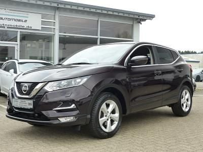 Usado Nissan Qashqai Acenta 116 CV (85 kW) 2017 Púrpura SUV