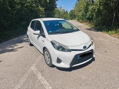 Gebraucht Toyota Yaris 101 PS (74 kW) 2013 Weiß Kleinwagen