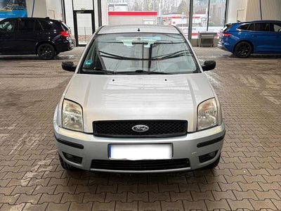 Grau Gebraucht 2002 Ford Fusion Kleinwagen | 1.000 €
