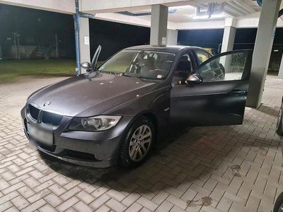 Grau Gebraucht 2005 BMW 320 Limousine | 2.850 € (Fairer Preis)