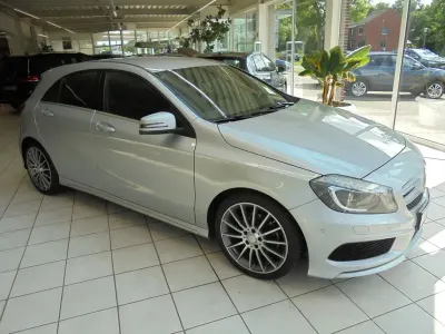 Gebraucht Mercedes A180 Sportline 122 PS (89 kW) 2015 Polarsilber Kleinwagen