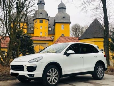 gebraucht Porsche Cayenne in weiß - Vollleder/ Navi/ 8-fach bereift