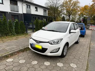 Gebraucht Hyundai i20 Edition 84 PS (61 kW) 2013 Weiß Kleinwagen