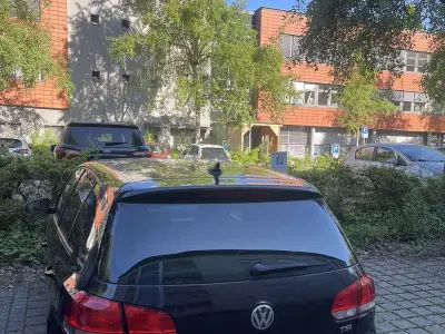 Gebraucht VW Golf VI Team 105 PS (77 kW) 2010 Schwarz Kleinwagen