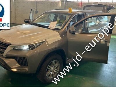Gold Gebraucht 2024 Toyota Fortuner SUV | 40.500 €