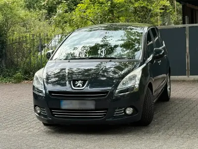 Gebraucht Peugeot 5008 156 PS (114 kW) 2011 Grau Van / Kleinbus
