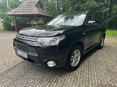 Gebraucht Mitsubishi Outlander P-HEV 121 PS (88 kW) 2015 Schwarz SUV