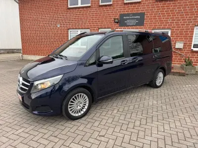 Gebraucht Mercedes V220 Edition 163 PS (119 kW) 2016 Blau Van / Kleinbus