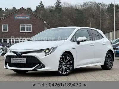Używany Toyota Corolla Club 98 KM (72 kW) 2020 Biały Sedan/Limuzyna