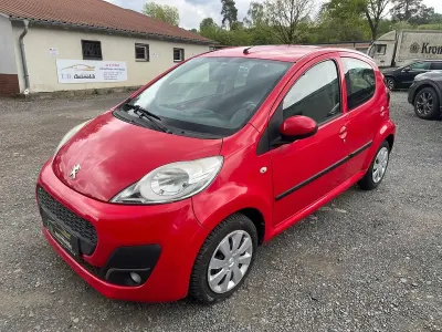 Gebraucht Peugeot 107 Active 68 PS (50 kW) 2013 Rot Kleinwagen