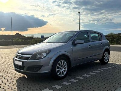 Używany Opel Astra Sport 105 KM (77 kW) 2006 Srebrny Sedan/Limuzyna