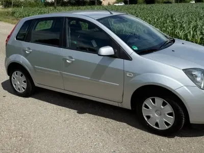Gebraucht Ford Fiesta 70 PS (51 kW) 2008 Silber Kleinwagen