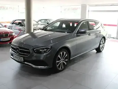 Gebraucht Mercedes E300 Avantgarde 306 PS (225 kW) 2022 Grau Limousine