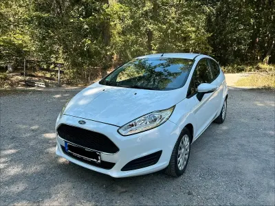 Gebraucht Ford Fiesta Trend 60 PS (44 kW) 2017 Weiß Kleinwagen