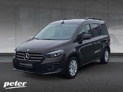 Gebraucht Mercedes T180 Progressive 116 PS (85 kW) 2025 Rot Van / Kleinbus