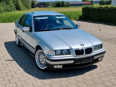 Gebraucht BMW 320 Exclusive 150 PS (110 kW) 1997 Silber Limousine