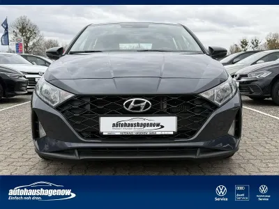 Gebraucht Hyundai i20 Select 101 PS (74 kW) 2022 Grau Kleinwagen