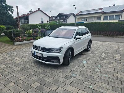 Weiß Gebraucht 2017 VW Tiguan Highline SUV | 22.500 € (Etwas zu teuer)