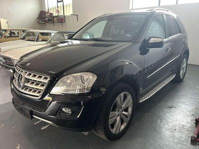 Obsidianschwarz metallic (197) Gebraucht 2010 Mercedes ML450 SUV | 12.900 €