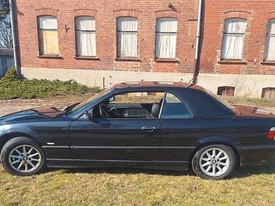 Gebraucht BMW 318 Cabriolet 116 PS (85 kW) 1999 Schwarz Cabrio