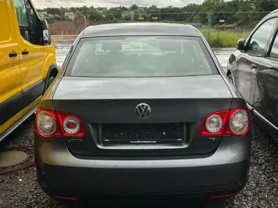 Gebraucht VW Jetta Comfortline 122 PS (89 kW) 2009 Grau Limousine