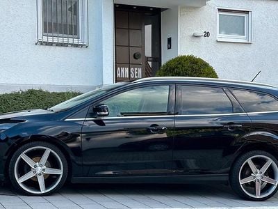 Gebraucht Ford Focus Titanium 120 PS (88 kW) 2017 Schwarz Kombi