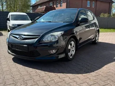 Gebraucht Hyundai i30 Edition+ 109 PS (80 kW) 2011 Schwarz Limousine