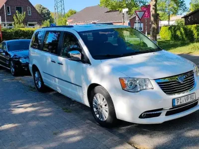 Usata Lancia Voyager 166 CV (122 kW) 2012 Bianco Monovolume