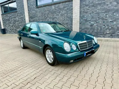 Brugt Mercedes E230 150 HK (110 kW) 1997 Grøn Sedan