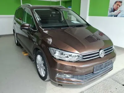 Gebraucht VW Touran Highline 150 PS (110 kW) 2016 Nutshell brown Van / Kleinbus