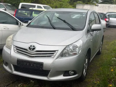 Gebraucht Toyota Verso Life 126 PS (92 kW) 2011 Silber Van / Kleinbus