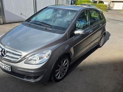 Usata Mercedes B200 140 CV (102 kW) 2006 Grigio Monovolume