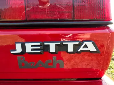 Używany VW Jetta 54 KM (39 kW) 1986 Czerwony Sedan/Limuzyna
