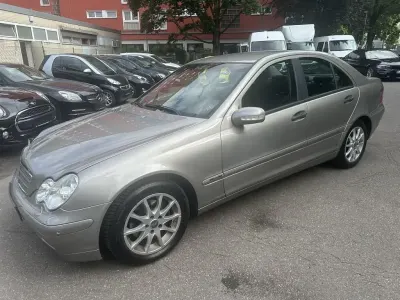 Gebraucht Mercedes C180 143 PS (105 kW) 2003 Cubanitsilber (metallic) Limousine