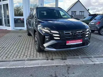 Neu Hyundai Tucson 150 PS (110 kW) 2025 Abyss black SUV