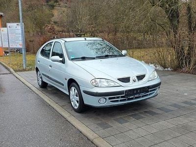 Gebraucht Renault Mégane Authentique 107 PS (78 kW) 2000 Silber Limousine