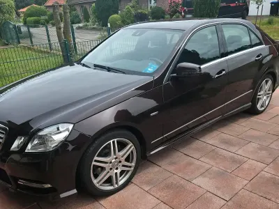 Gebraucht Mercedes E300 250 PS (183 kW) 2011 Braun Limousine