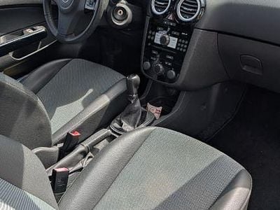 Usata Opel Corsa Innovation 90 CV (66 kW) 2009 Verde Utilitaria