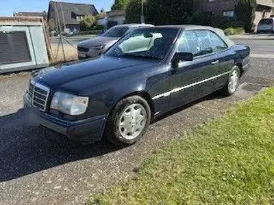 Gebraucht Mercedes E220 150 PS (110 kW) 1995 Blau Cabrio