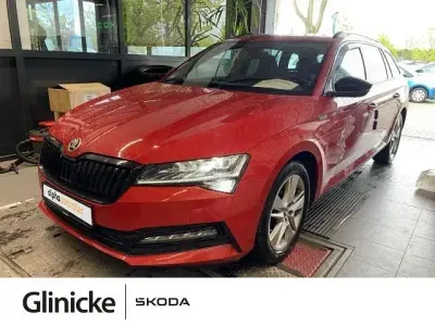 Gebraucht Skoda Superb SportLine 200 PS (147 kW) 2023 Velvet rot metallic Kombi