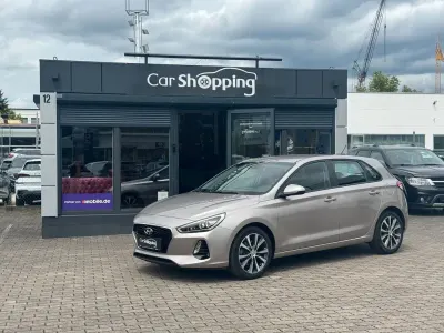 Gebraucht Hyundai i30 Trend 140 PS (102 kW) 2017 Weiß Limousine
