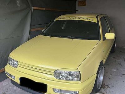 Używany VW Golf III 101 KM (74 kW) 1997 Żółty Sedan/Limuzyna