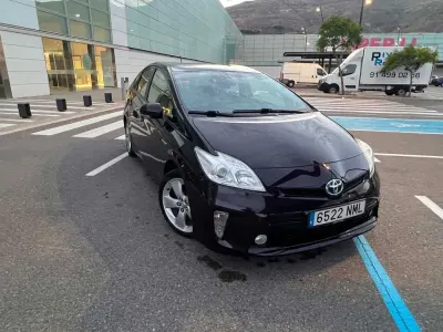 Käytetty Toyota Prius TEC-Edition 136 HP (100 kW) 2012 Violetti Sedan