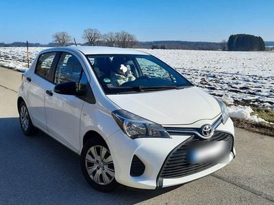 Weiß Gebraucht 2016 Toyota Yaris Kleinwagen | 7.350 € (Guter Preis)