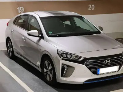 Gebraucht Hyundai Ioniq Premium 141 PS (103 kW) 2017 Silber Kleinwagen